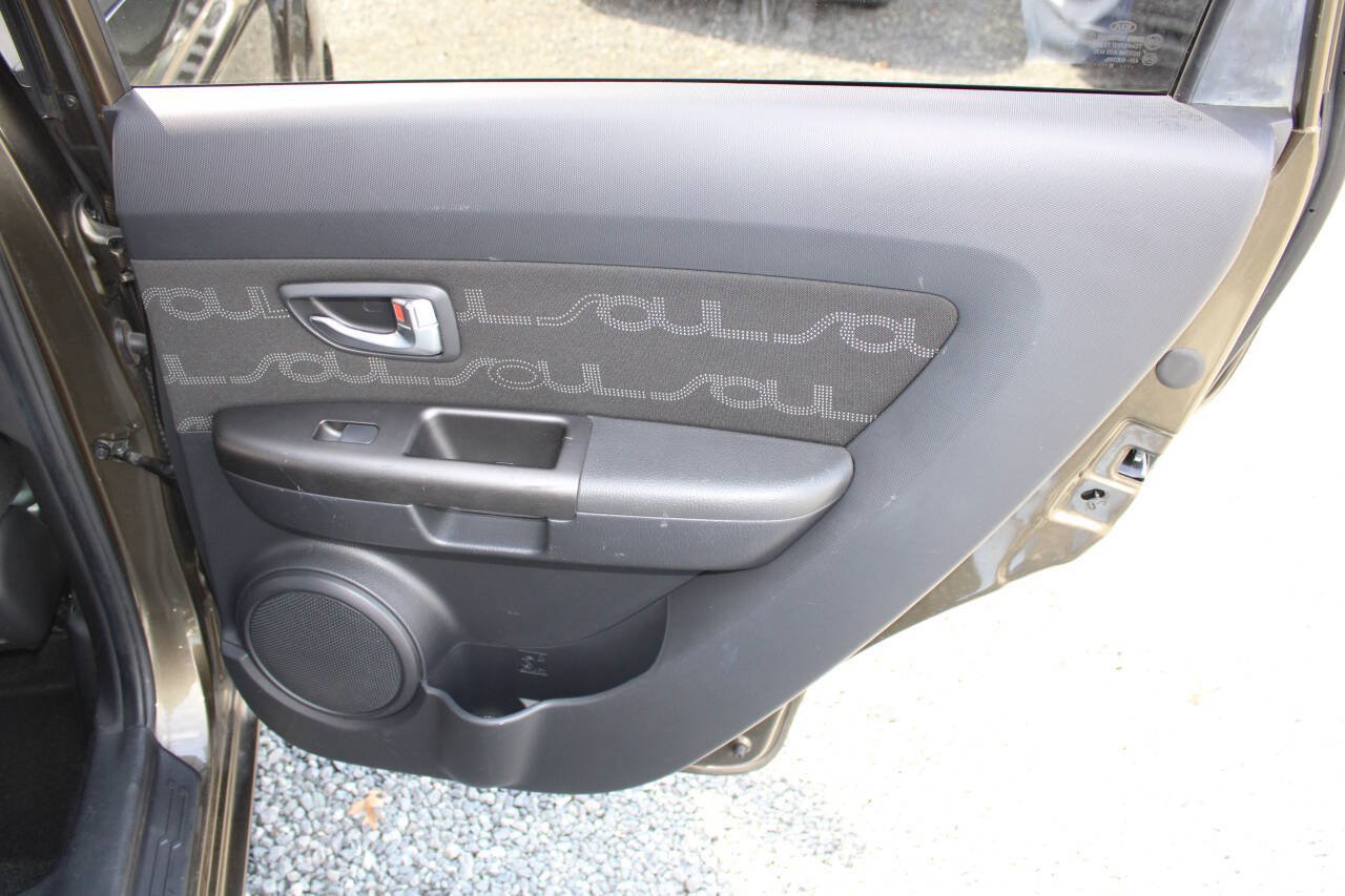 Used 2012 Kia Soul + FWD image 22