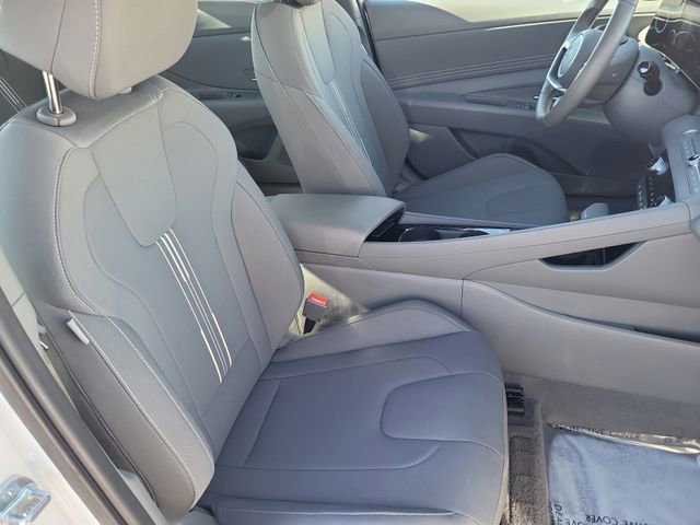 Used 2025 Hyundai Elantra SEL image 9