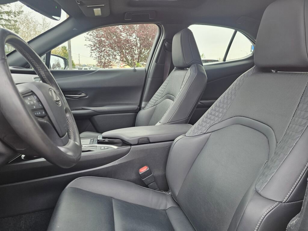 Used 2019 Lexus UX 250h w/ Premium Package image 26