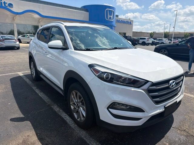 Used 2017 Hyundai Tucson SE w/ SE Popular Package 02 FWD image 2