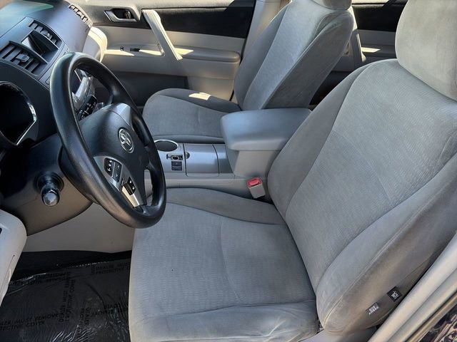 Used 2012 Toyota Highlander FWD w/ Tech Pkg image 21