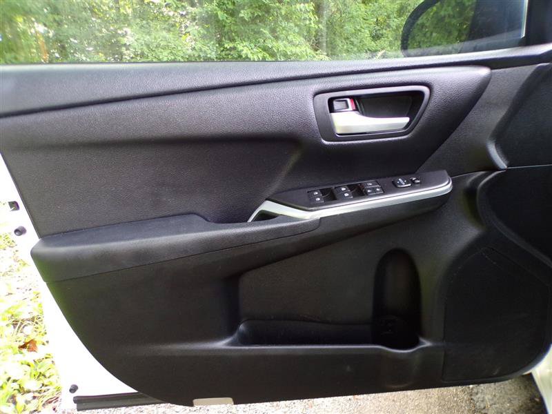 Used 2017 Toyota Camry SE FWD image 13
