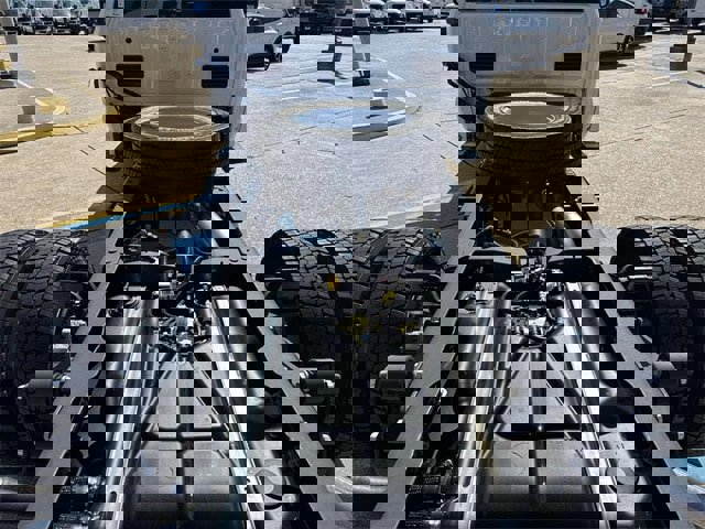 New 2025 Ford F550 4x4 Regular Cab Super Duty image 8