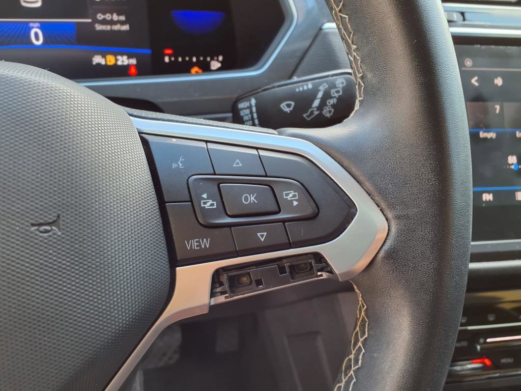 Used 2022 Volkswagen Tiguan SE w/ Panoramic Sunroof Package image 28