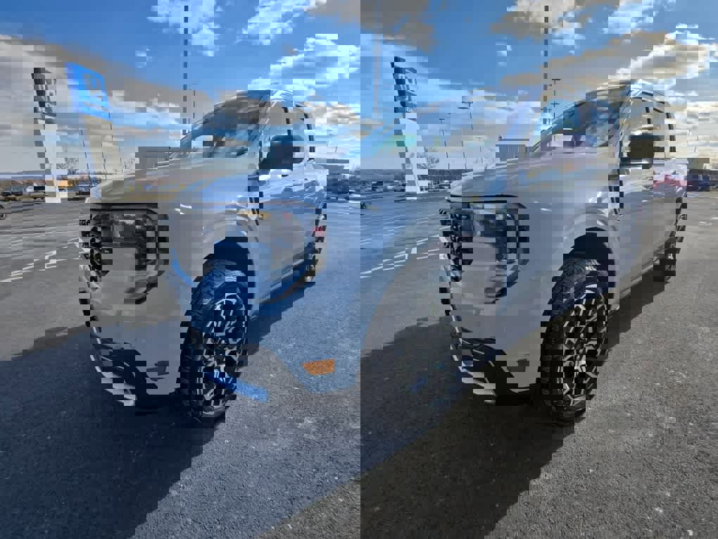 Used 2025 Ford Maverick Lariat w/ 4K Tow Package image 2