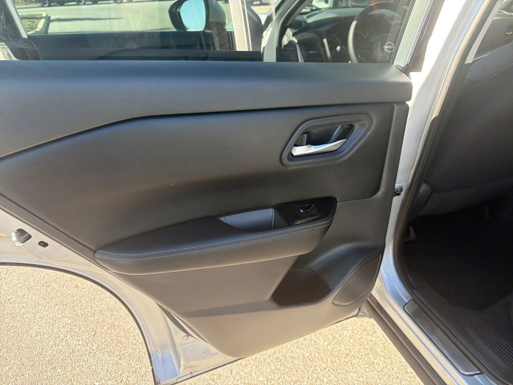 Used 2024 Nissan Rogue SV image 20