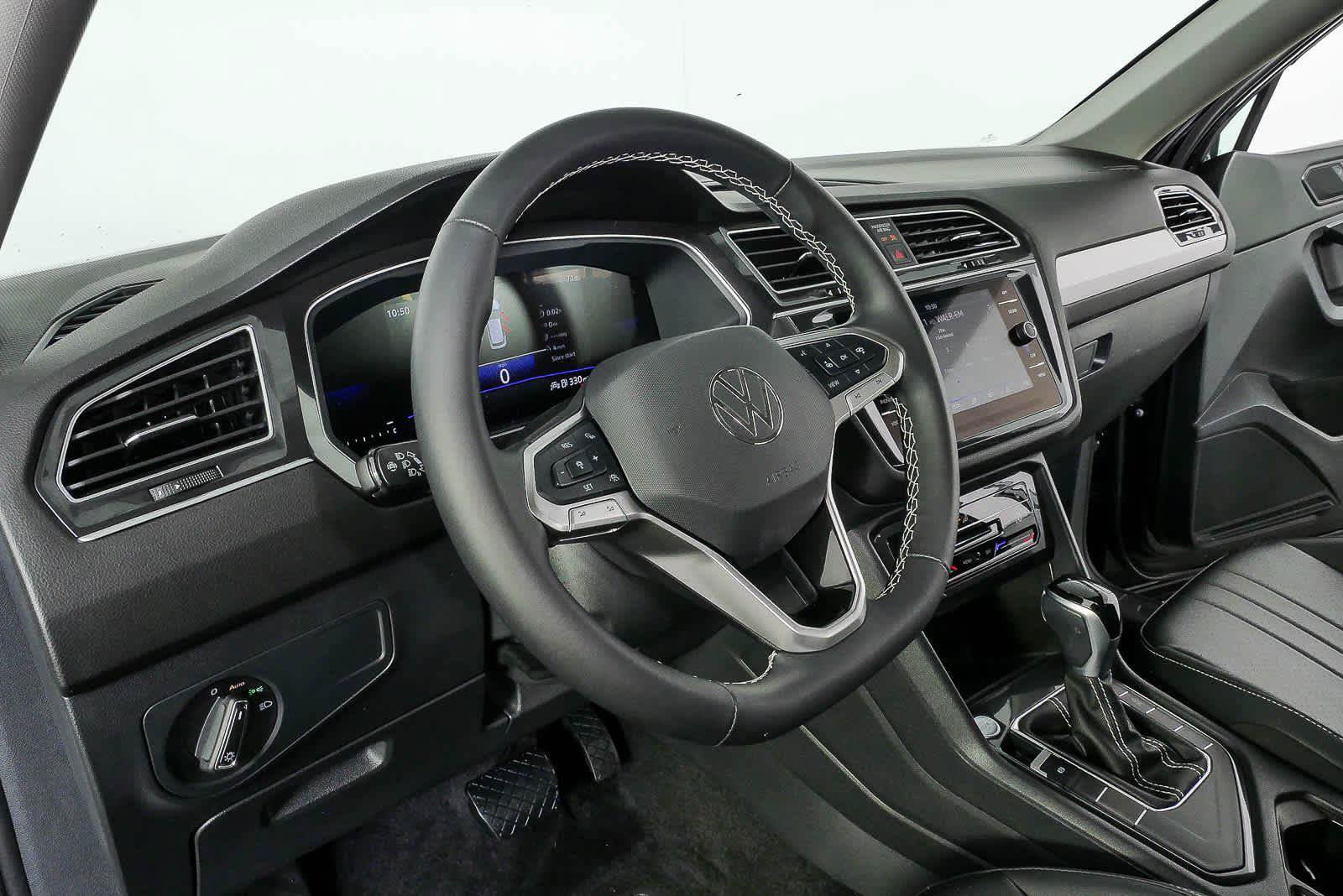Certified 2024 Volkswagen Tiguan SE FWD image 4
