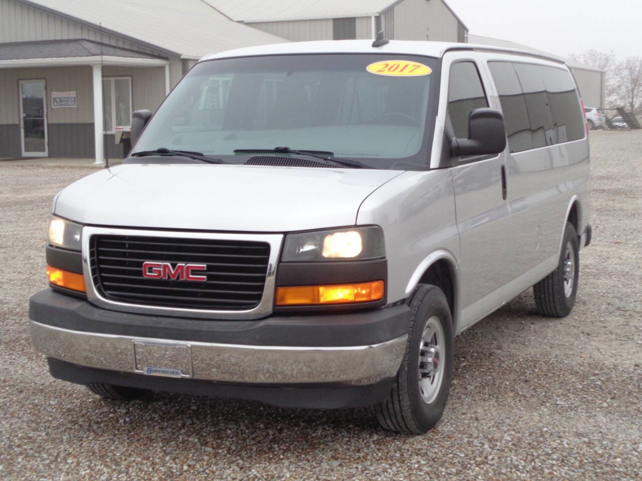 Used 2017 GMC Savana 3500 LT w/ LT Preferred Equipment Group image 4