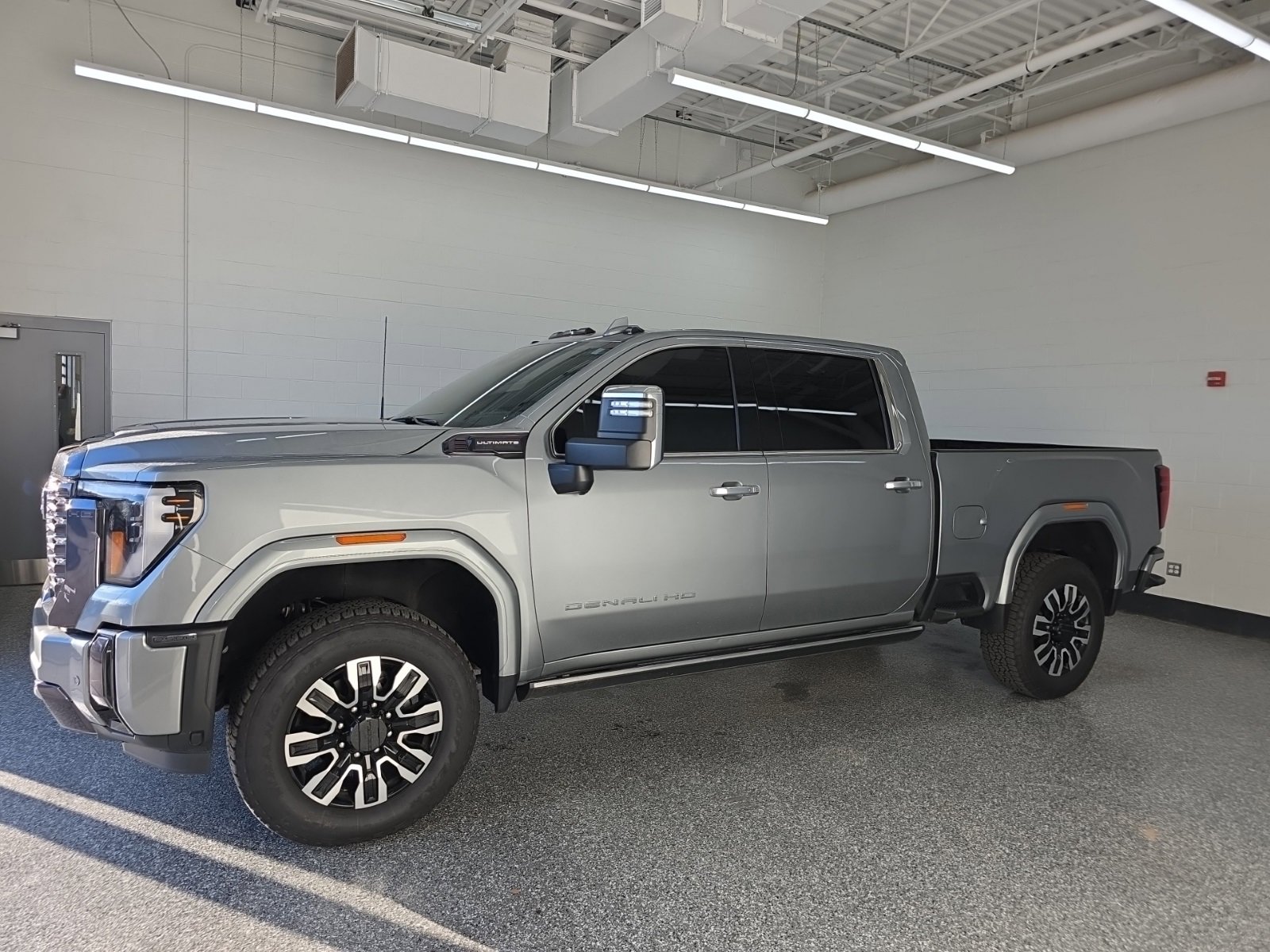 Used 2024 GMC Sierra 2500 Denali Ultimate w/ Max Trailering Package image 2