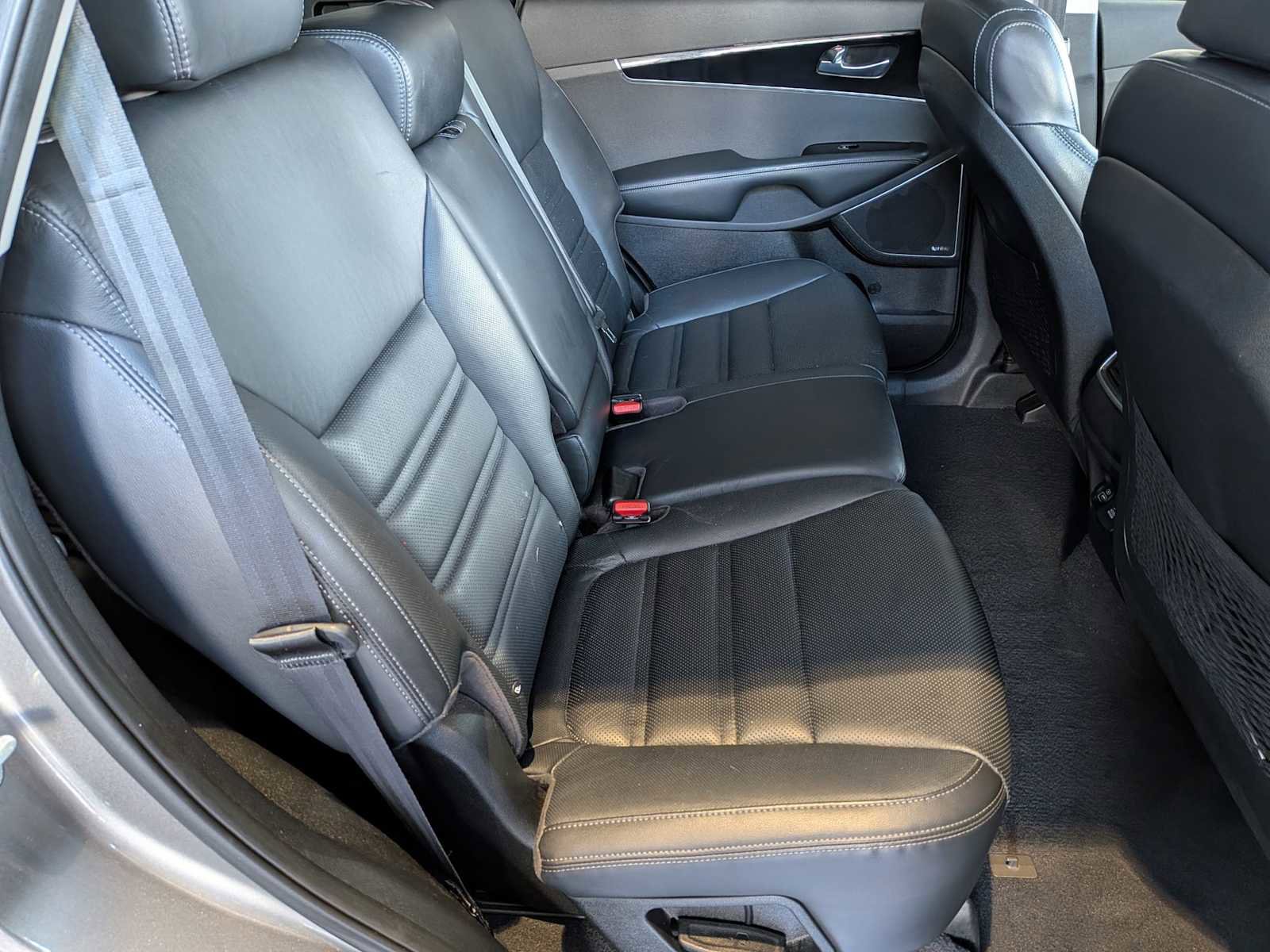 Used 2018 Kia Sorento SX image 19