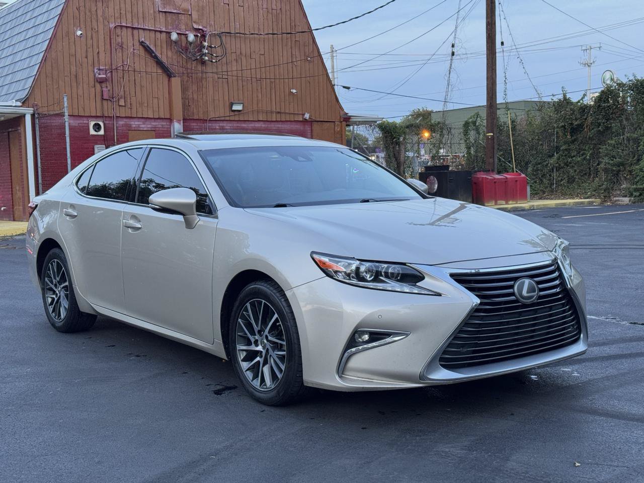 Used 2016 Lexus ES 350 w/ Luxury Package w/Wood Trim FWD image 2