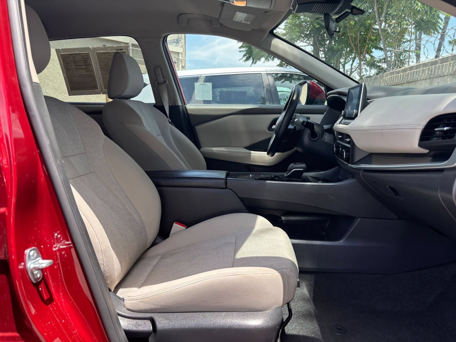 Used 2025 Nissan Rogue SV FWD image 38