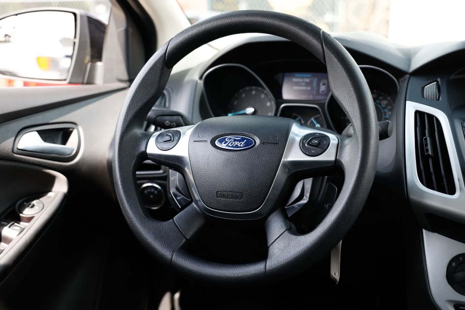 Used 2012 Ford Focus SE FWD image 27