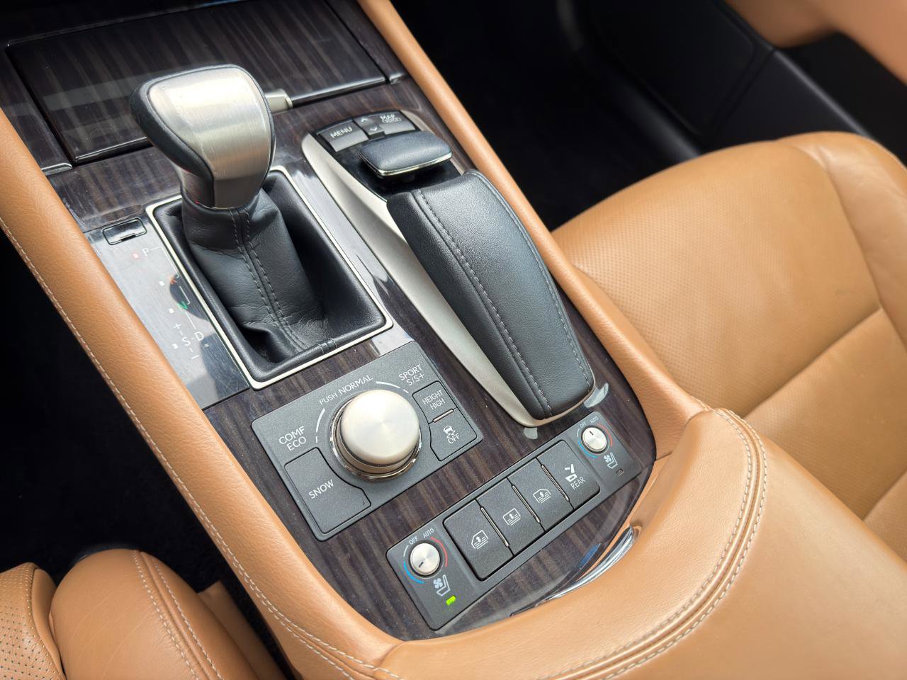 Used 2013 Lexus LS 460 L w/ Ultra Luxury Pkg image 48