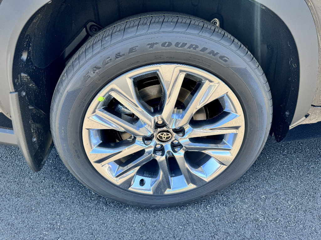 New 2026 Toyota Highlander Limited AWD/4WD image 30