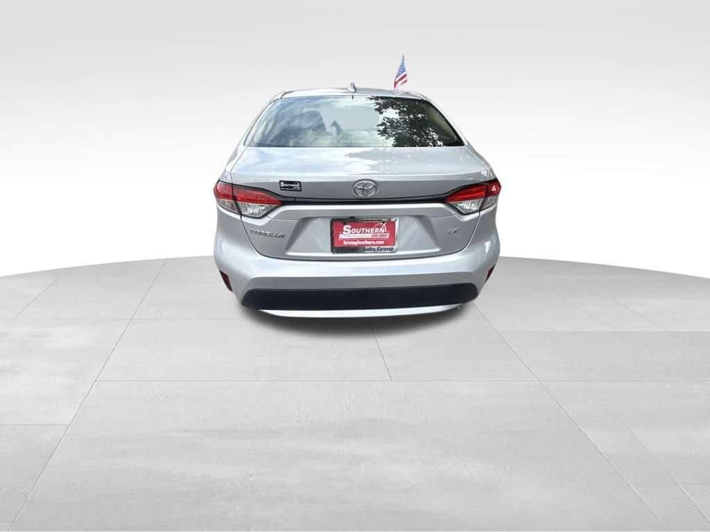 Used 2022 Toyota Corolla LE w/ Carpet Mat Package (TMS) FWD image 4