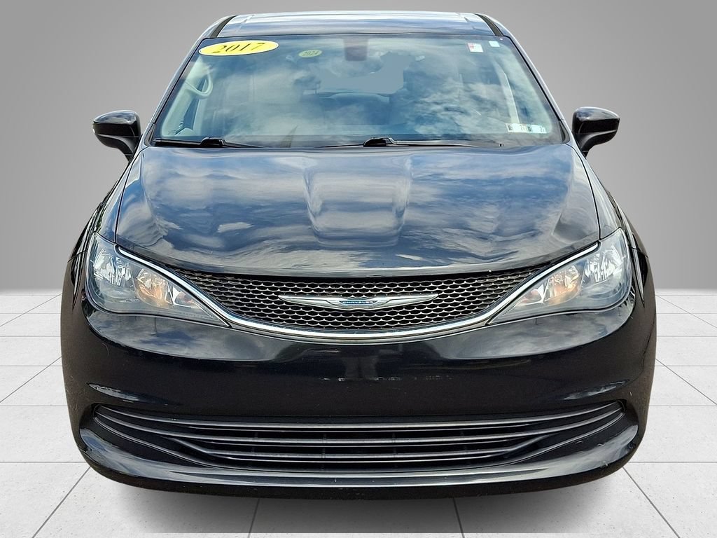 Used 2017 Chrysler Pacifica LX w/ Tire & Wheel Group FWD image 3