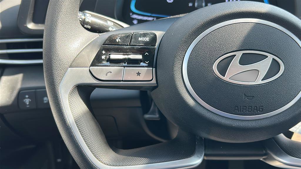 Certified 2025 Hyundai Elantra SE image 24