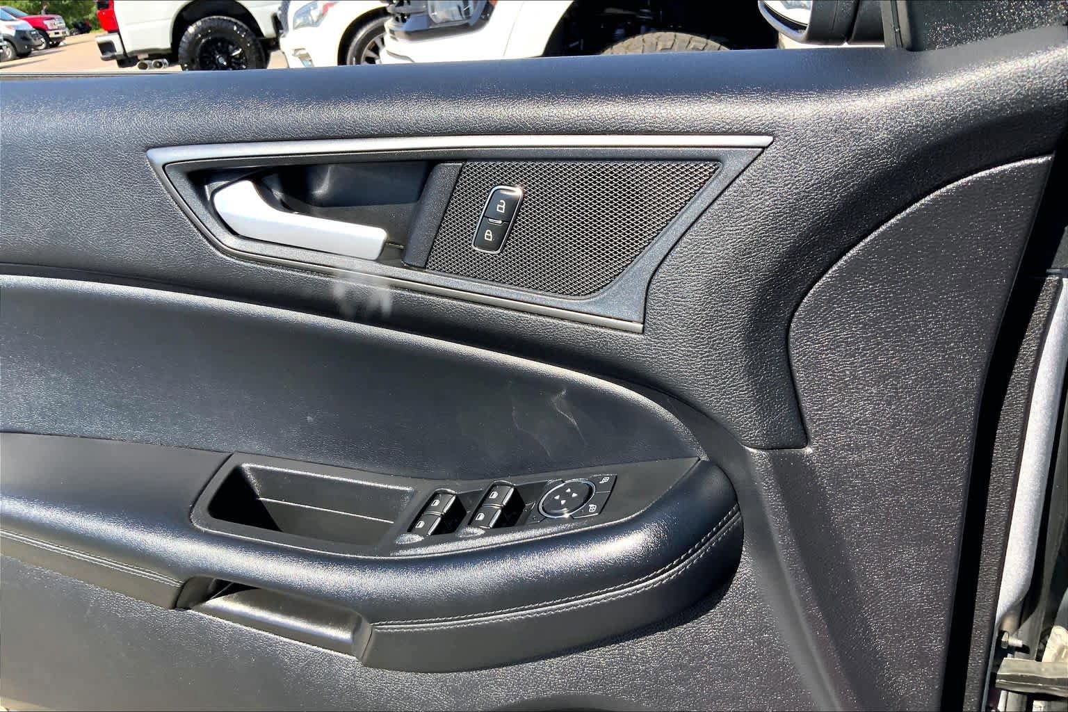 Used 2021 Ford Edge SE FWD image 31