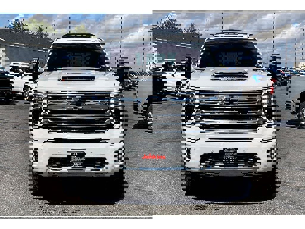 Used 2024 Chevrolet Silverado 3500 High Country w/ High Country Premium Package image 3