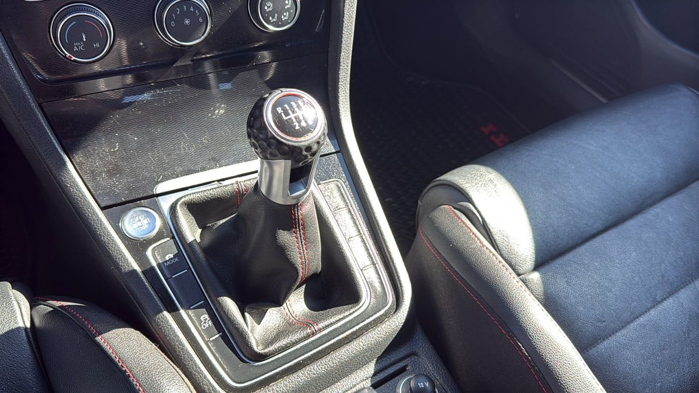 Used 2015 Volkswagen GTI SE FWD image 26