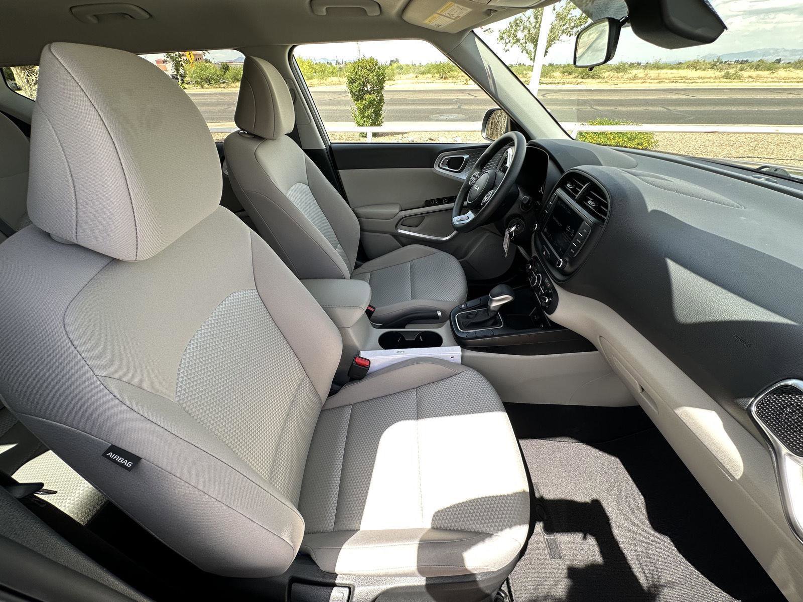 Used 2025 Kia Soul LX FWD image 23