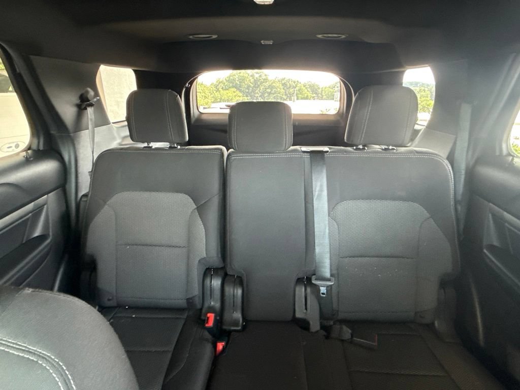 Used 2018 Ford Explorer XLT AWD/4WD image 25