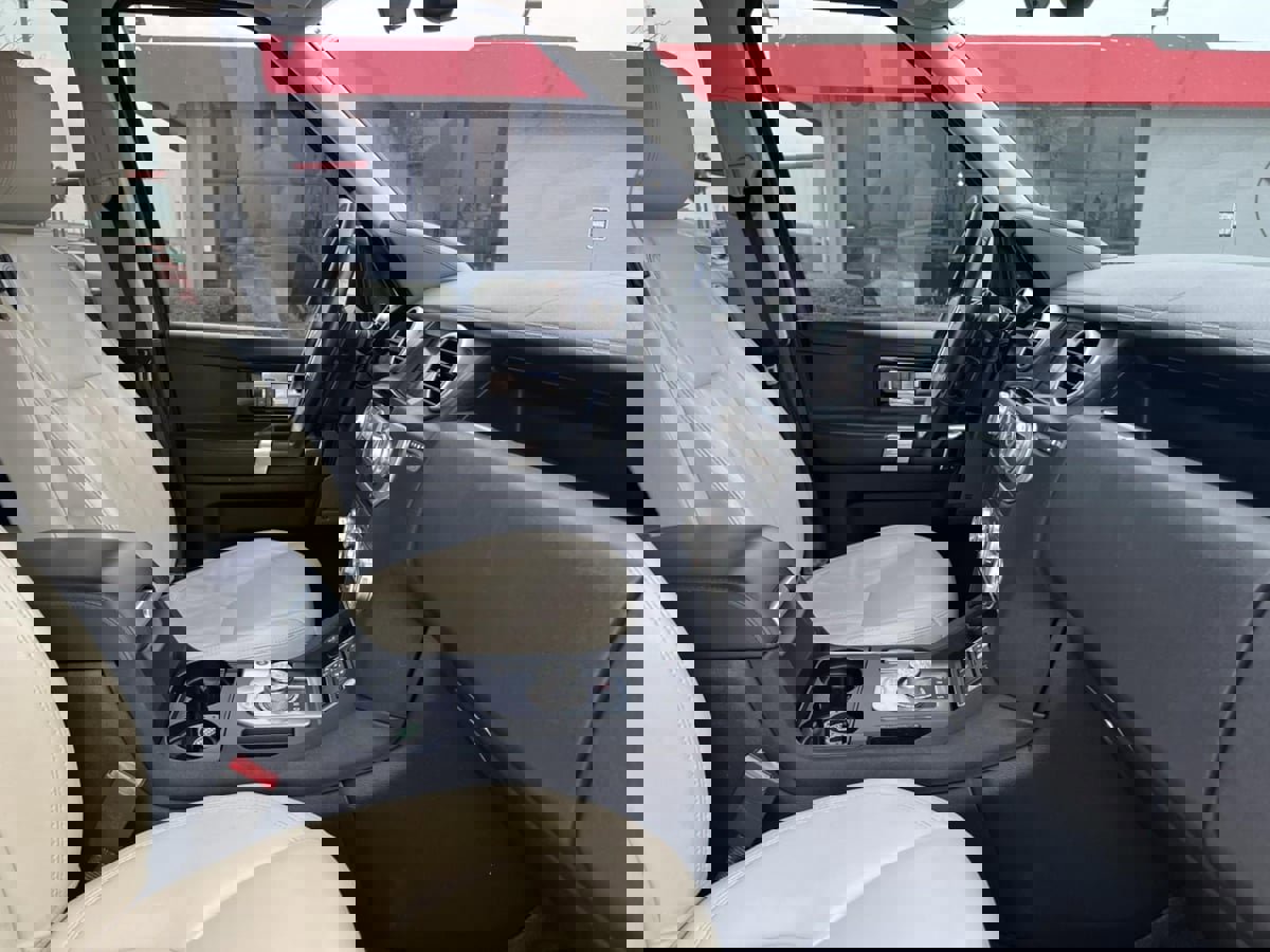 Used 2015 Land Rover LR4 HSE LUX image 40