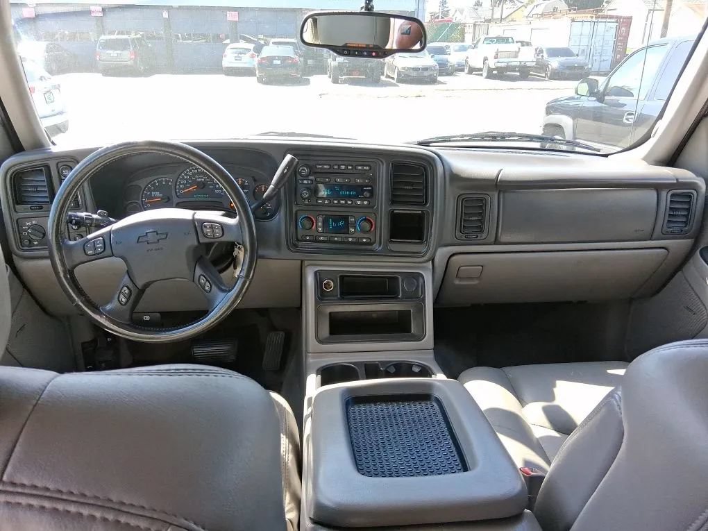 Used 2004 Chevrolet Tahoe LT w/ LT Preferred Equipment Group AWD/4WD image 13