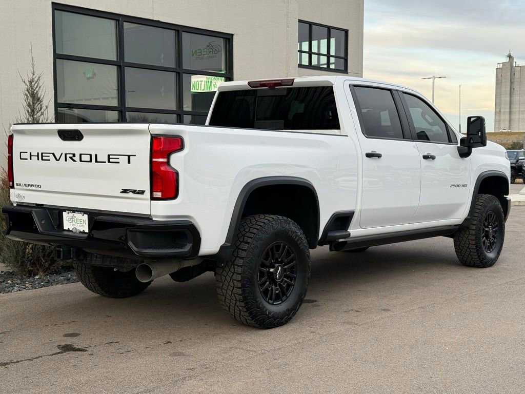 Used 2025 Chevrolet Silverado 2500 ZR2 w/ Technology Package image 2