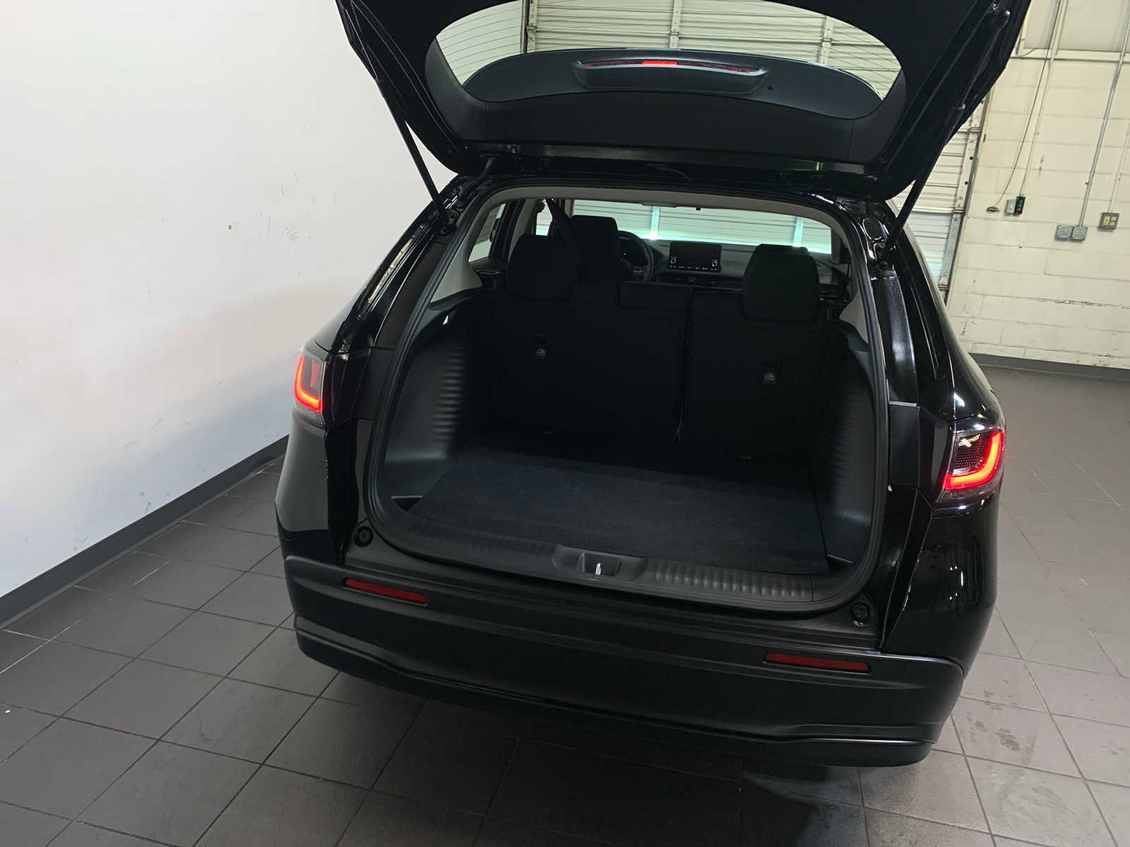 Used 2025 Honda HR-V LX image 10