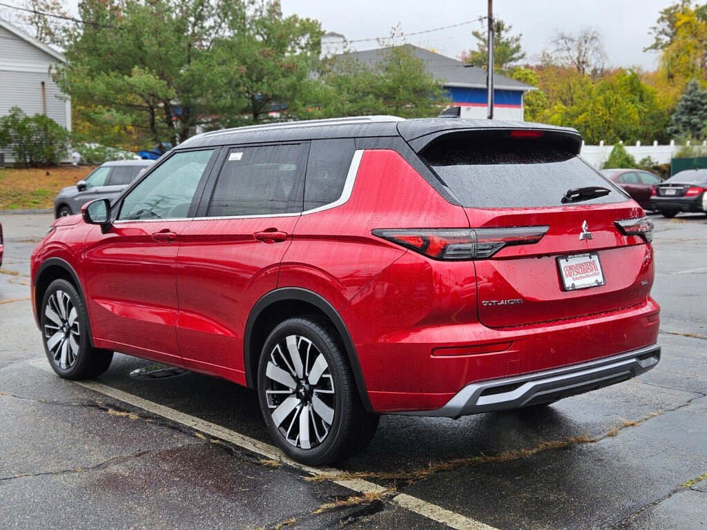 New 2025 Mitsubishi Outlander SEL image 3