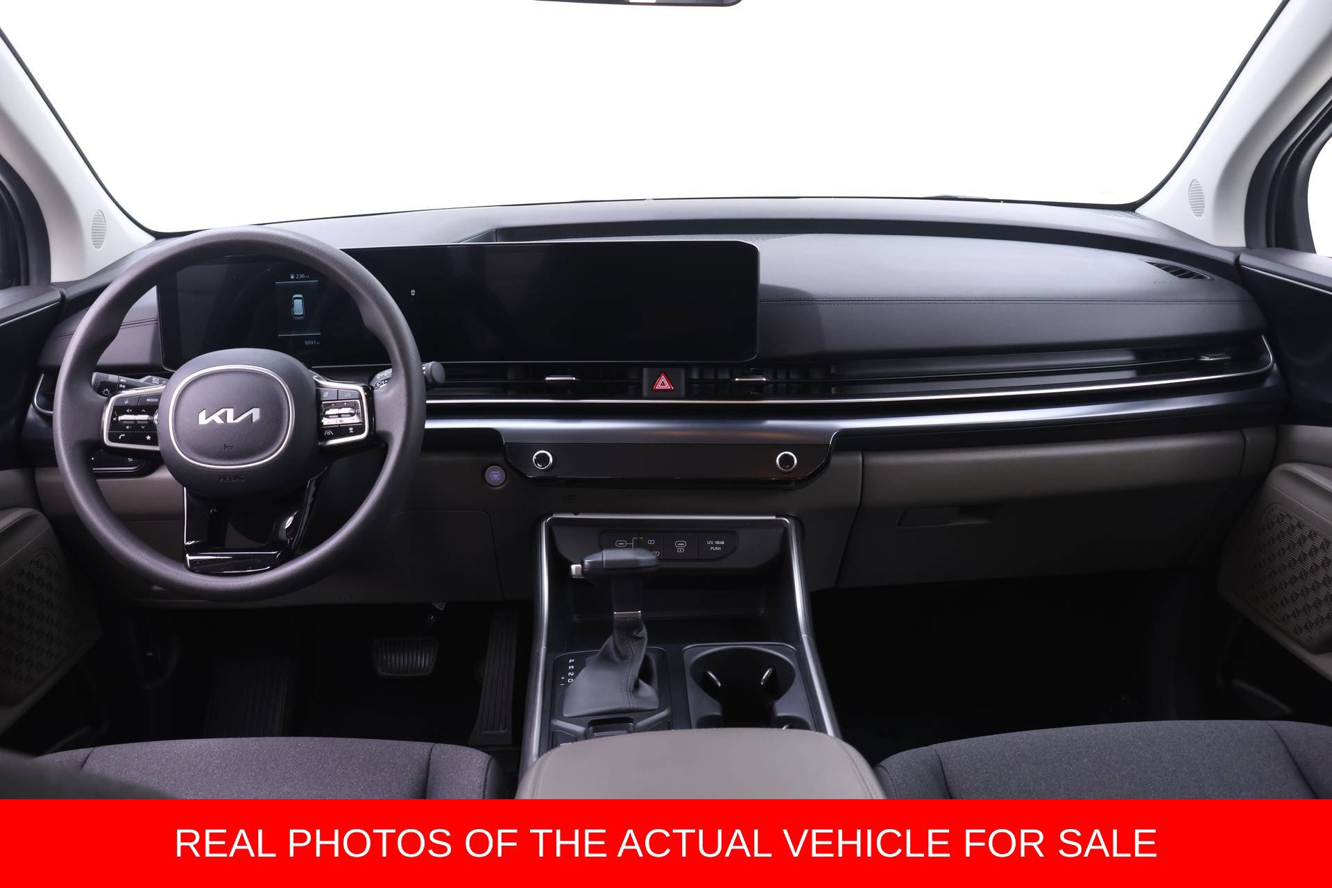 Used 2026 Kia Carnival LX FWD image 5