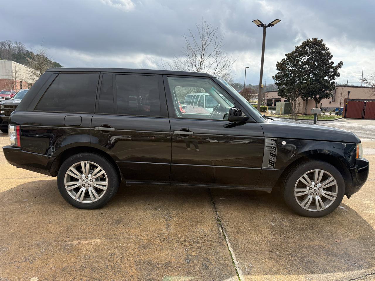 Used 2011 Land Rover Range Rover HSE image 6