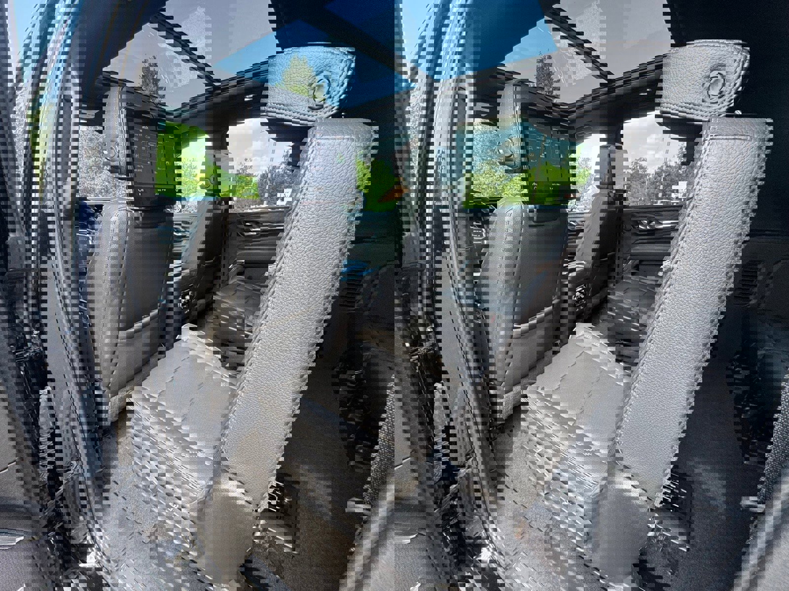 Used 2021 GMC Yukon XL Denali w/ Denali Ultimate Package image 9