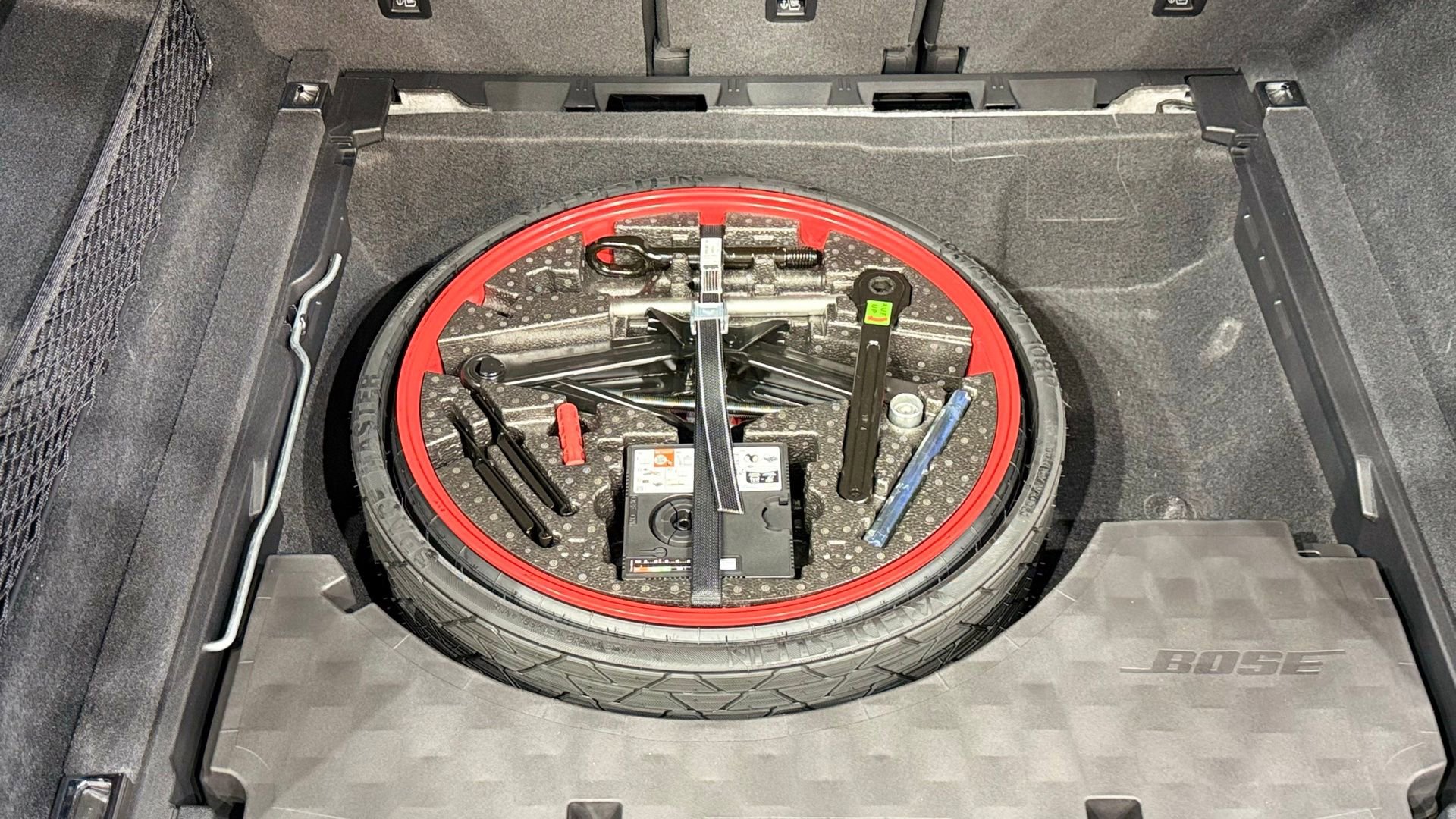 Used 2025 Porsche Cayenne Coupe image 34