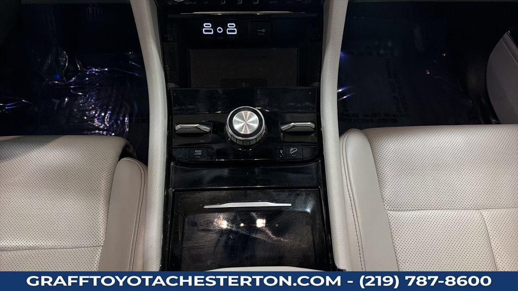 Used 2021 Jeep Grand Cherokee L Overland w/ Luxury Tech Group IV AWD/4WD image 22