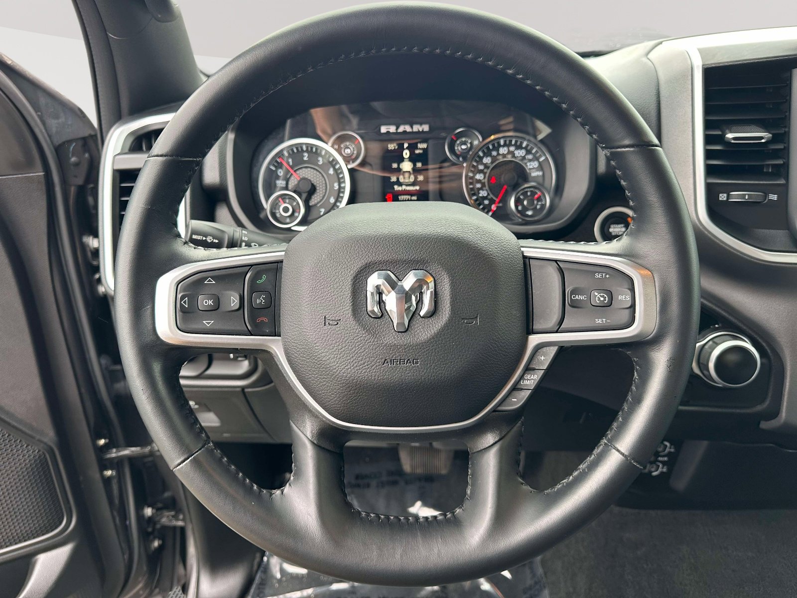 Used 2023 RAM 1500 Big Horn image 14