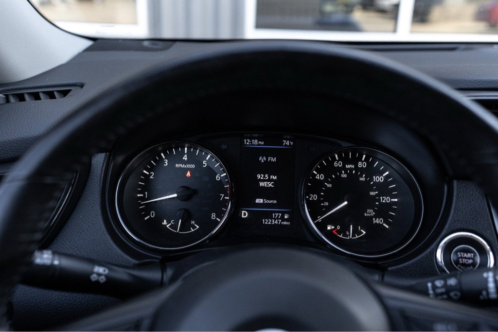 Used 2018 Nissan Rogue SV image 18