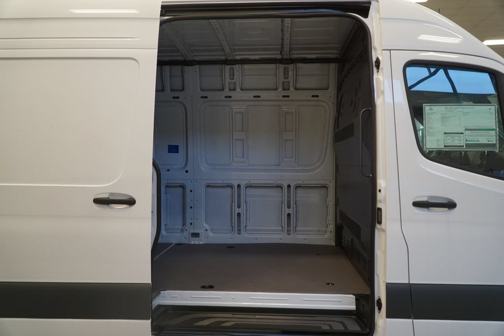 New 2025 Mercedes-Benz eSprinter 170 Cargo image 8
