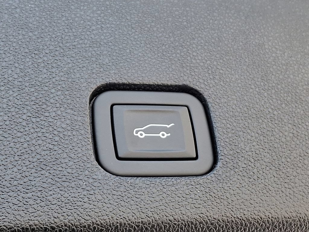 Certified 2024 Cadillac XT6 Luxury w/ LPO, Floor Liner Package AWD/4WD image 33