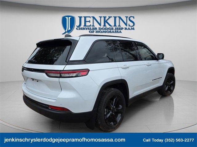 Used 2024 Jeep Grand Cherokee Altitude image 5