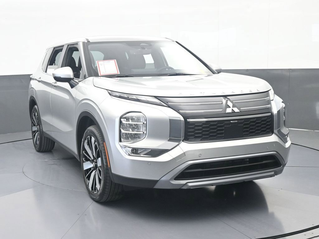Used 2025 Mitsubishi Outlander SE FWD image 9
