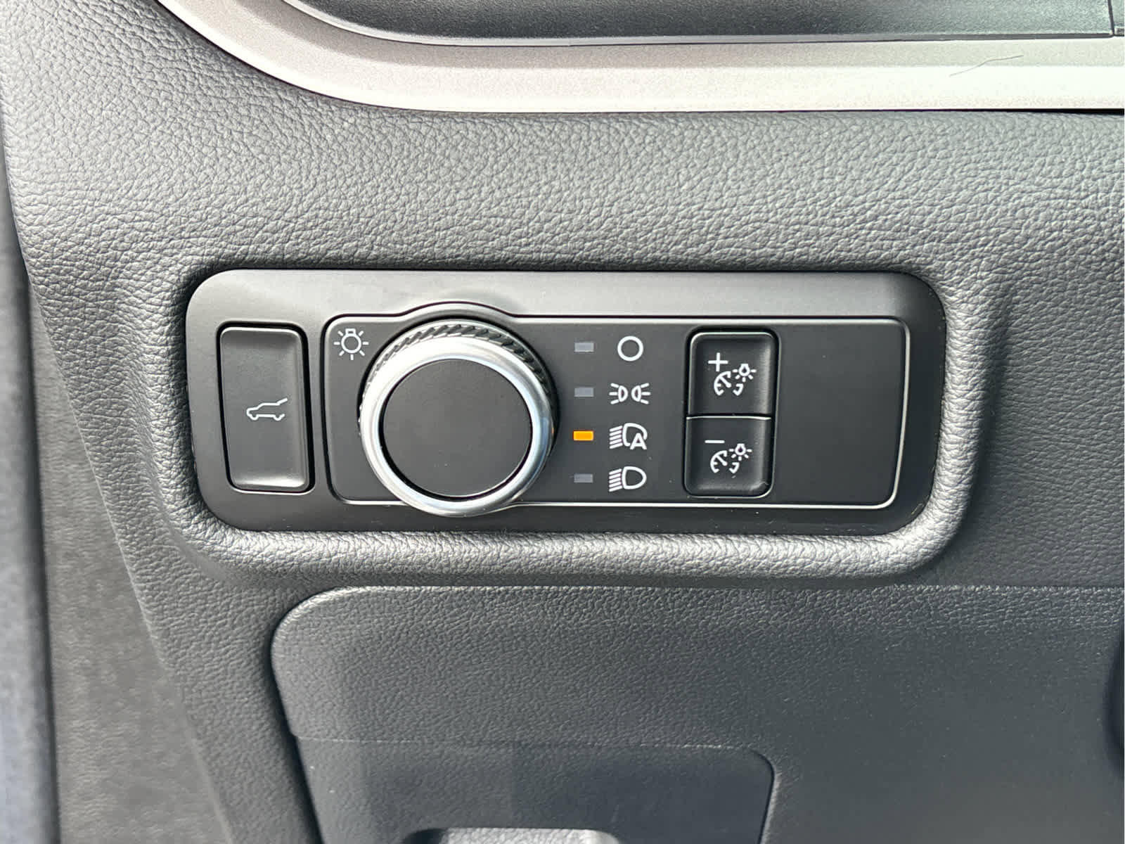 Used 2023 Ford Explorer XLT image 22