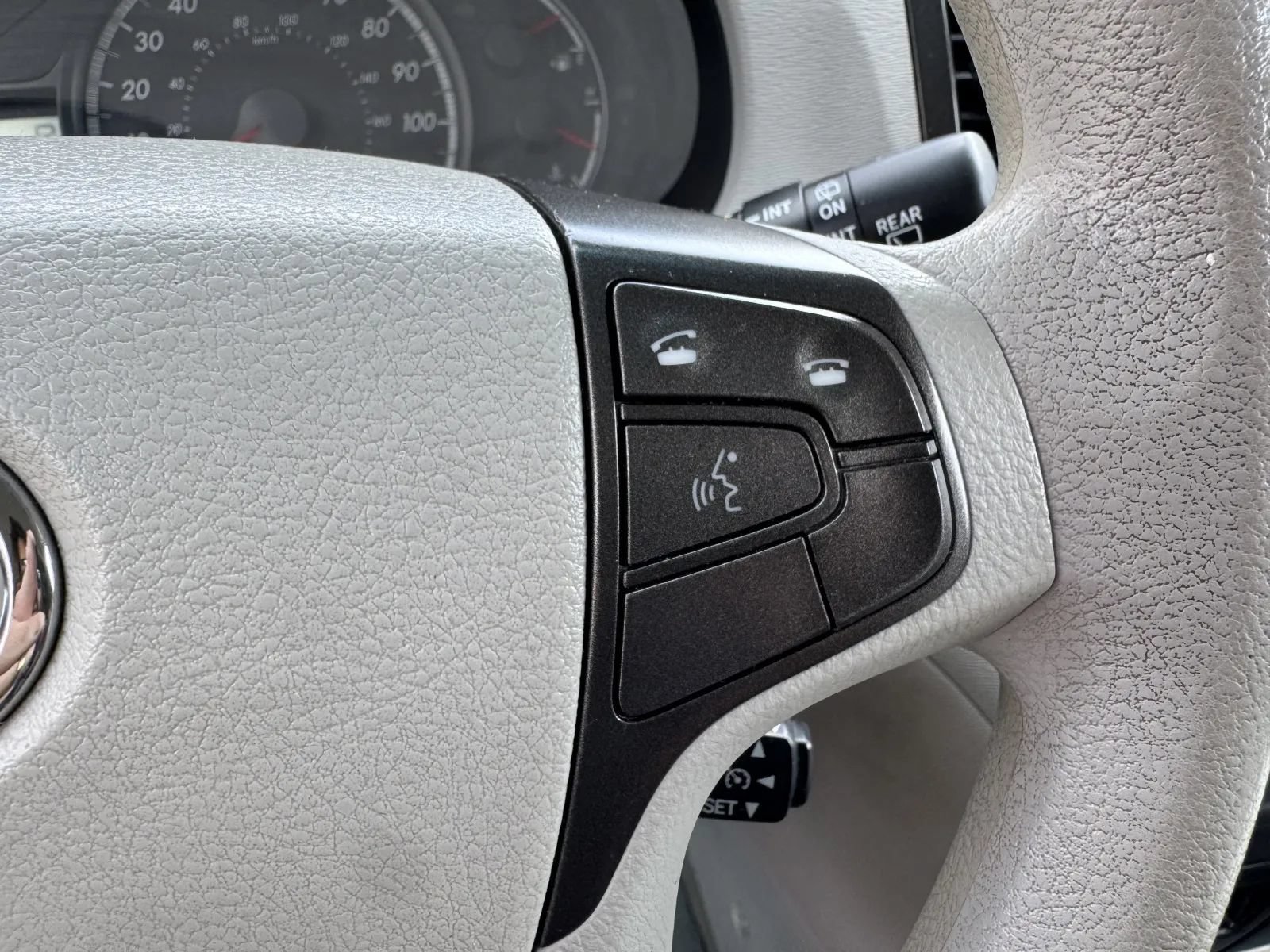 Used 2013 Toyota Sienna LE w/ Towing Pkg FWD image 23