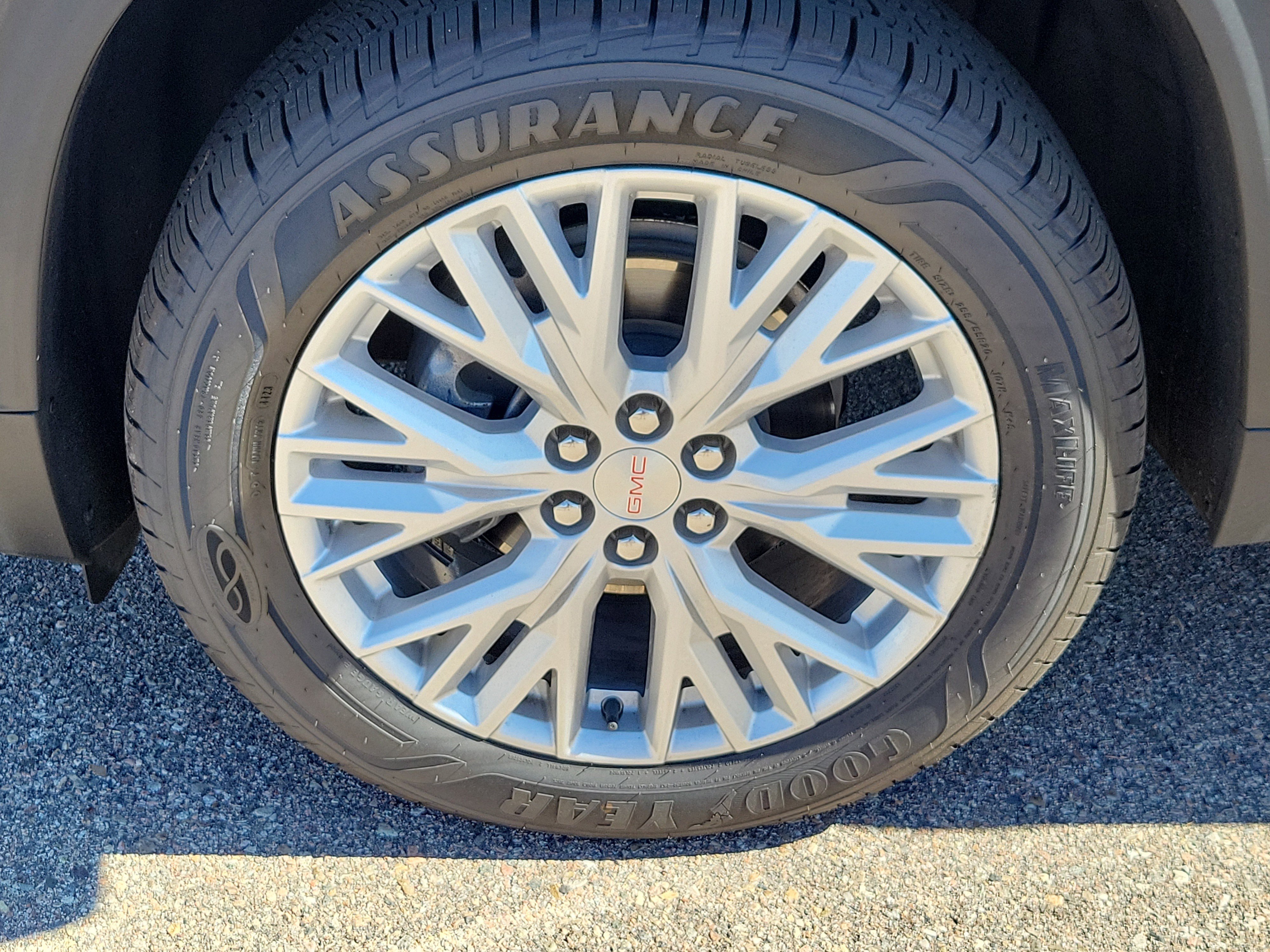 Used 2024 GMC Acadia Elevation image 17