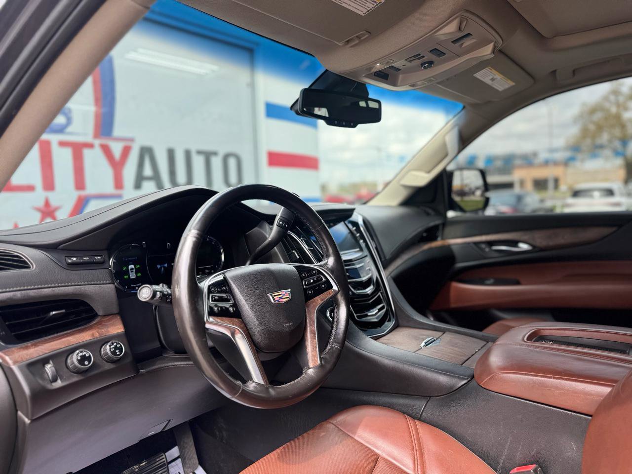 Used 2016 Cadillac Escalade ESV Luxury AWD/4WD image 29