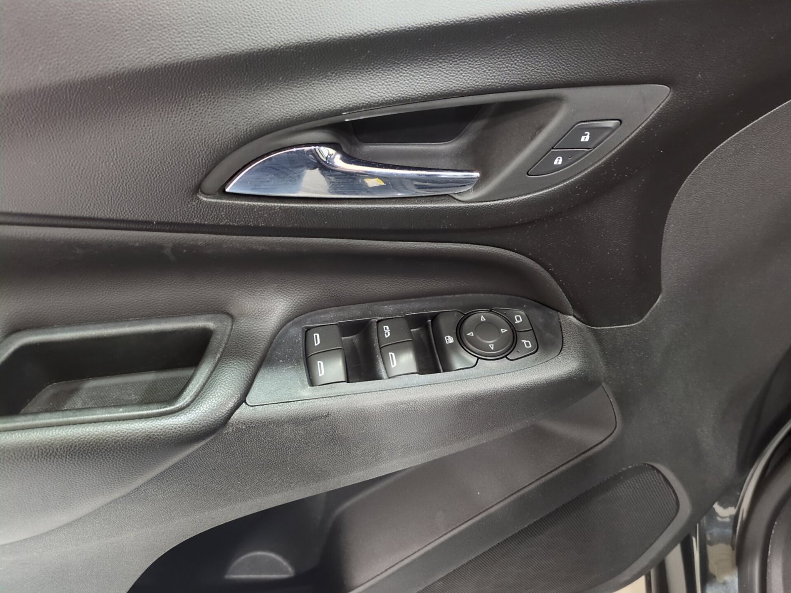 Used 2020 Chevrolet Equinox LT FWD image 17