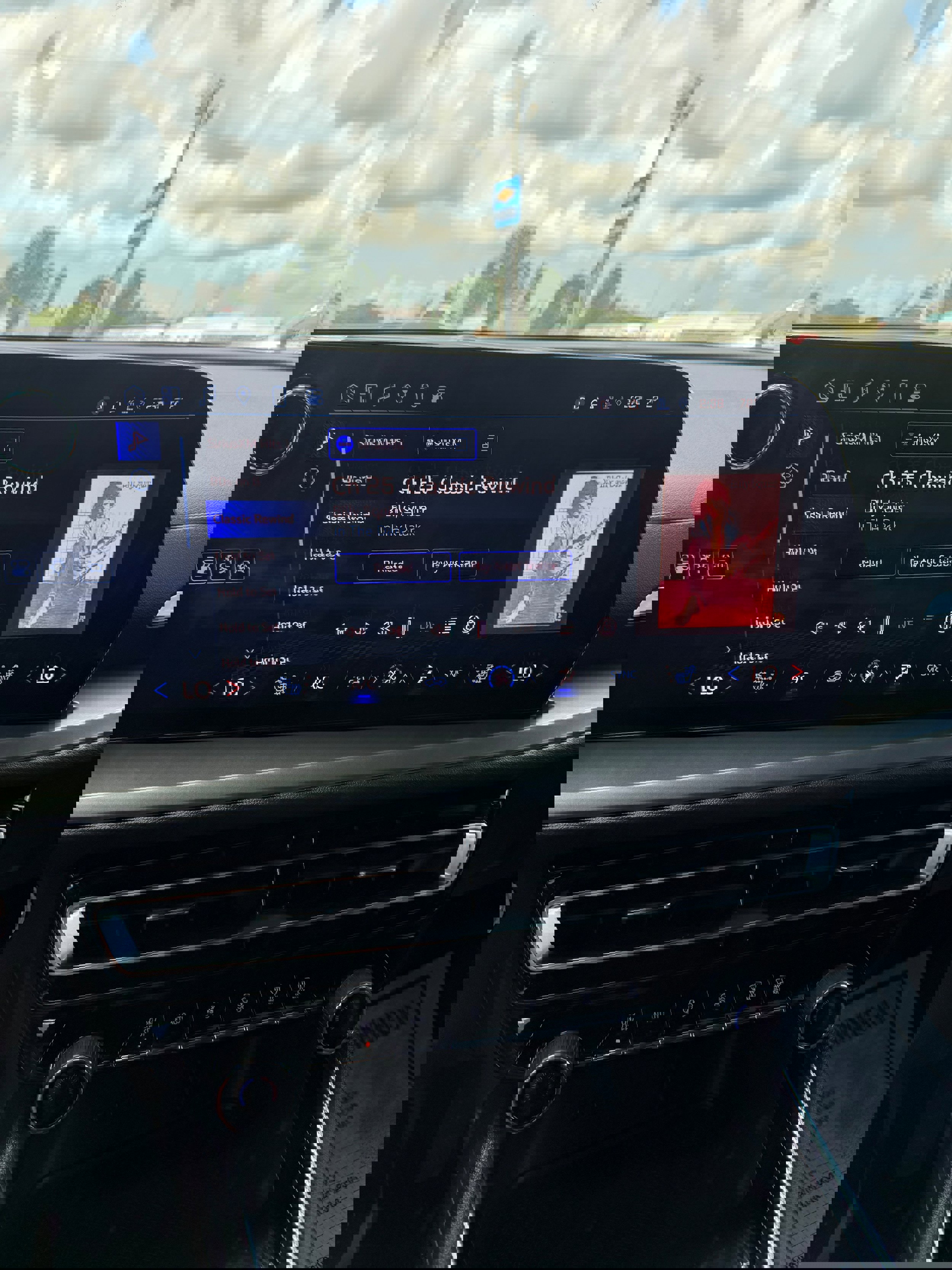 Used 2024 Chevrolet Traverse LS image 20