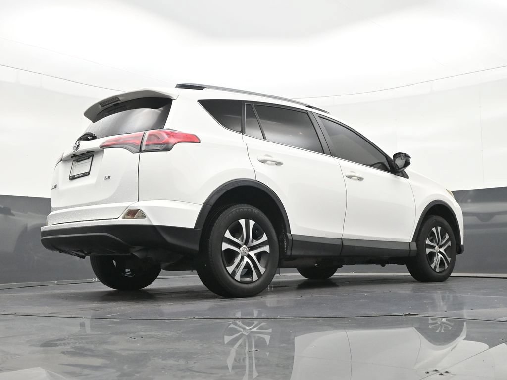 Used 2018 Toyota RAV4 LE FWD image 27